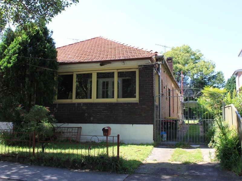 84 Ninth Ave, Campsie NSW 2194