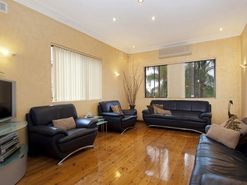 39 Hocking Ave, Earlwood NSW 2206