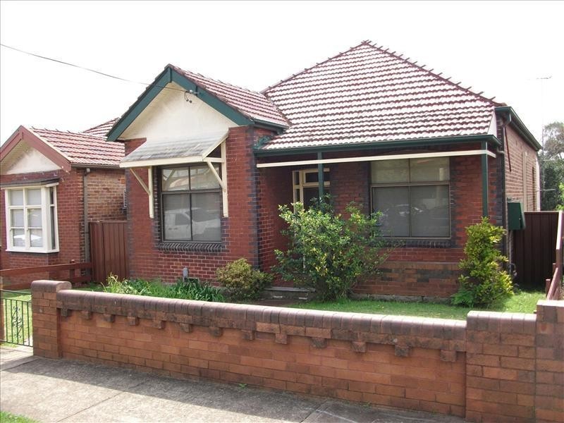 5 ROBERT ST, Canterbury NSW 2193