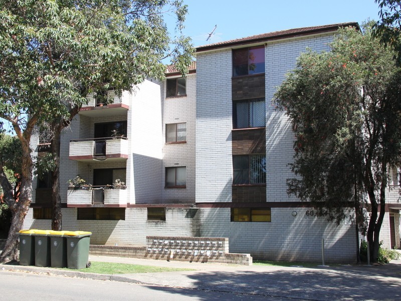 2/60 Second Ave, Campsie NSW 2194