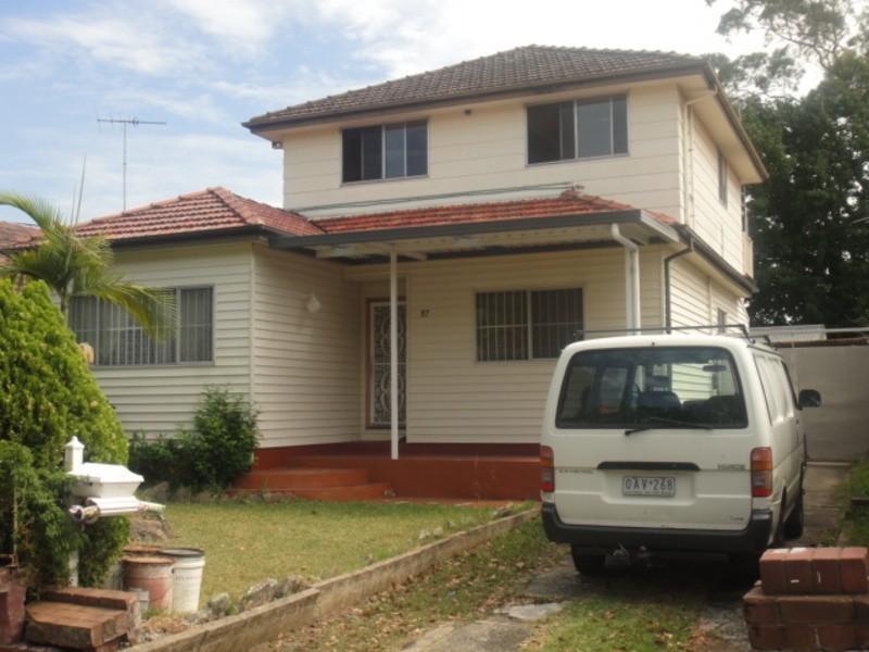37 Viola St, Punchbowl NSW 2196