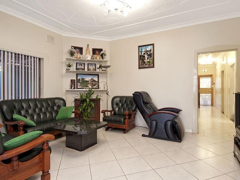 47 Myers St, Roselands NSW 2196