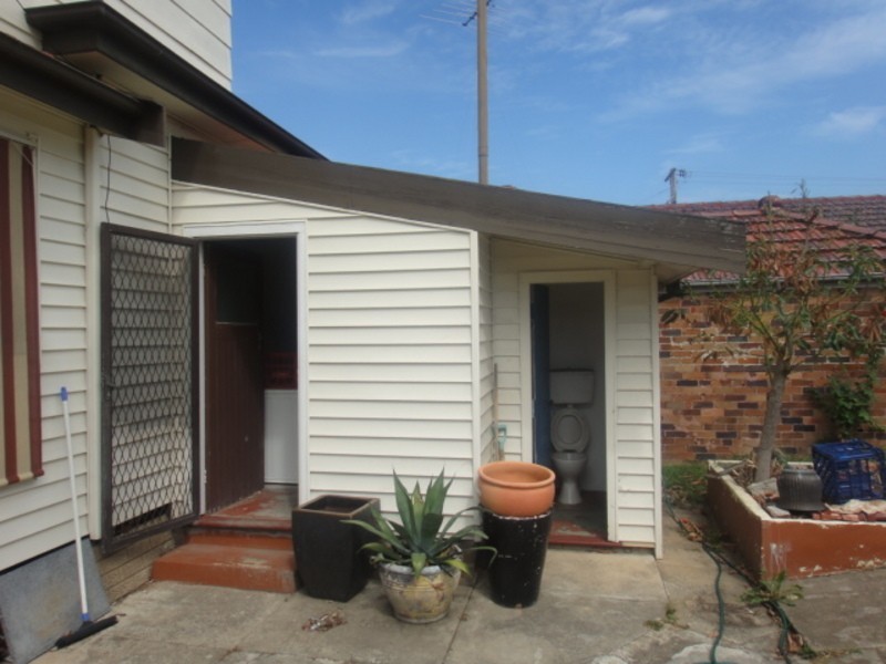 37 Viola St, Punchbowl NSW 2196
