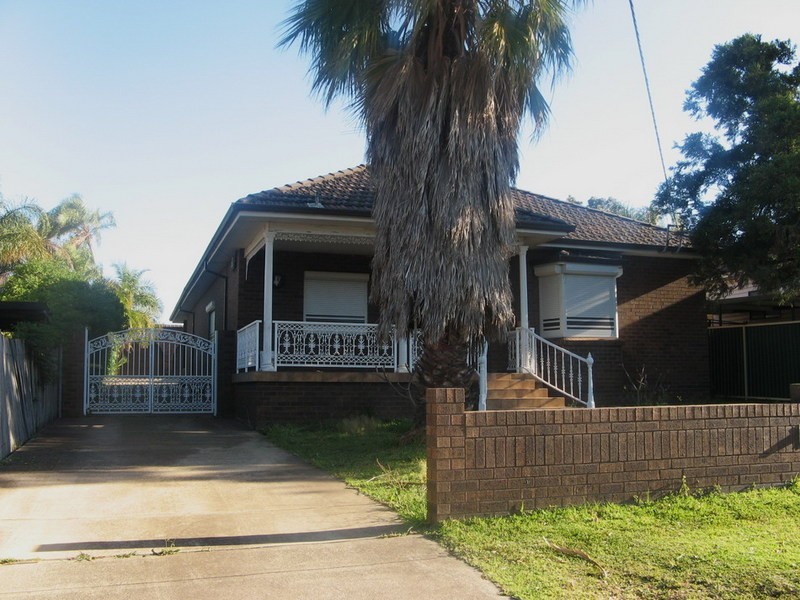 70 Cardigan Rd, Greenacre NSW 2190