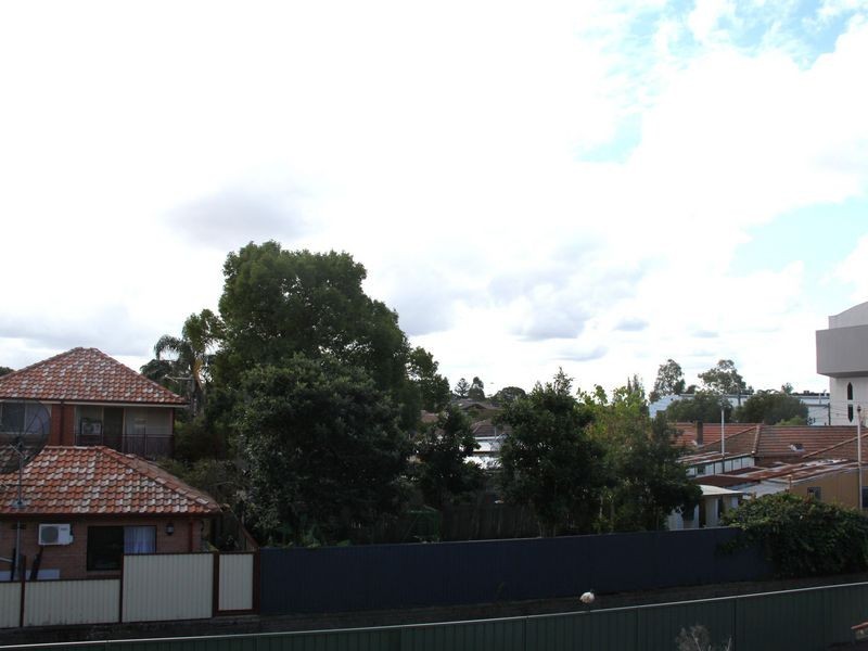 8/82 Wangee Rd, Lakemba NSW 2195