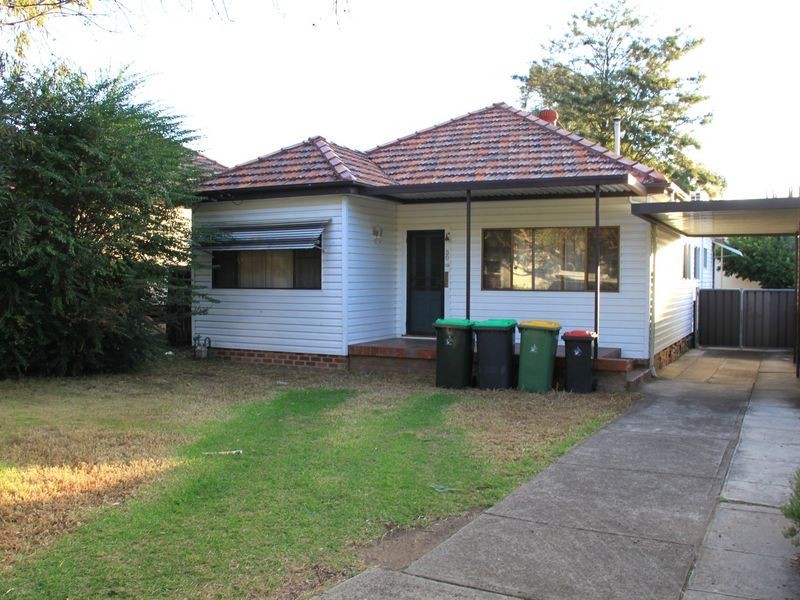 86 Hillcrest Ave, Greenacre NSW 2190
