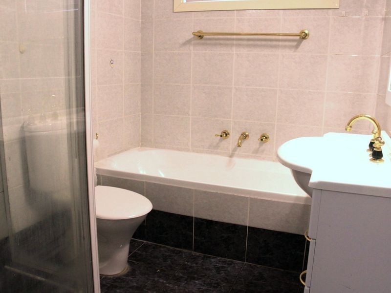 86 Hillcrest Ave, Greenacre NSW 2190