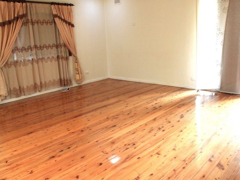 86 Hillcrest Ave, Greenacre NSW 2190