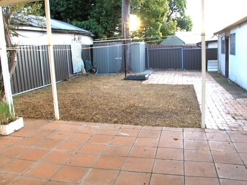 86 Hillcrest Ave, Greenacre NSW 2190