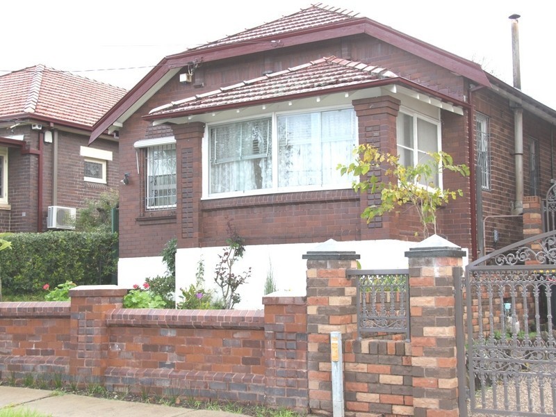 9 Nicholas Ave, Campsie NSW 2194