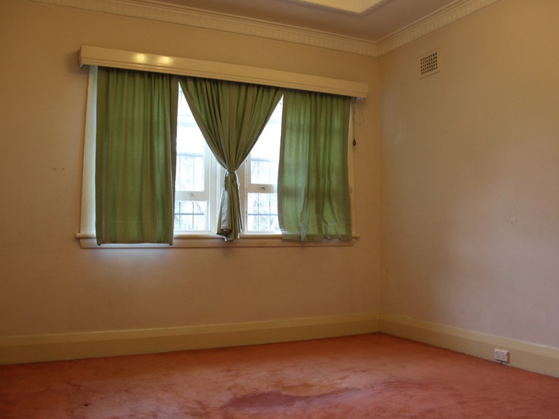 9 Nicholas Ave, Campsie NSW 2194