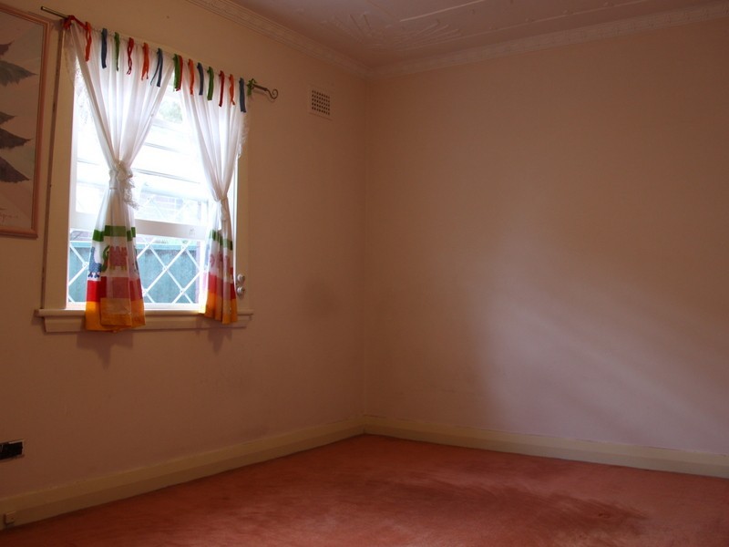 9 Nicholas Ave, Campsie NSW 2194