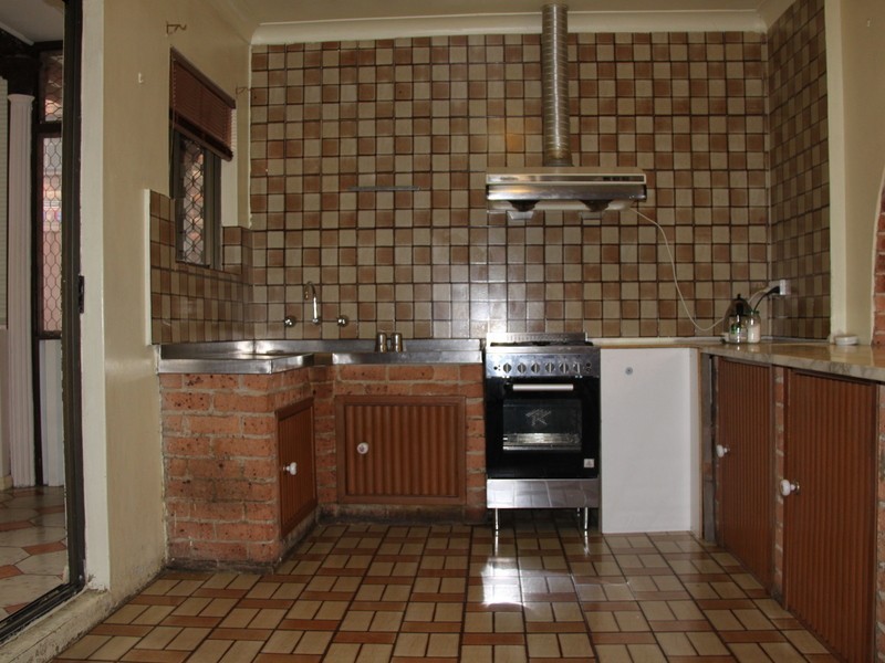 9 Nicholas Ave, Campsie NSW 2194