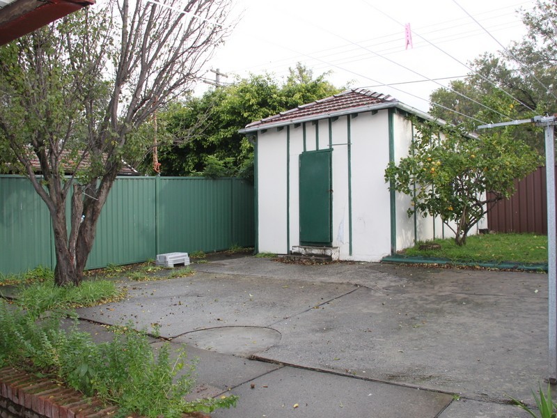 9 Nicholas Ave, Campsie NSW 2194