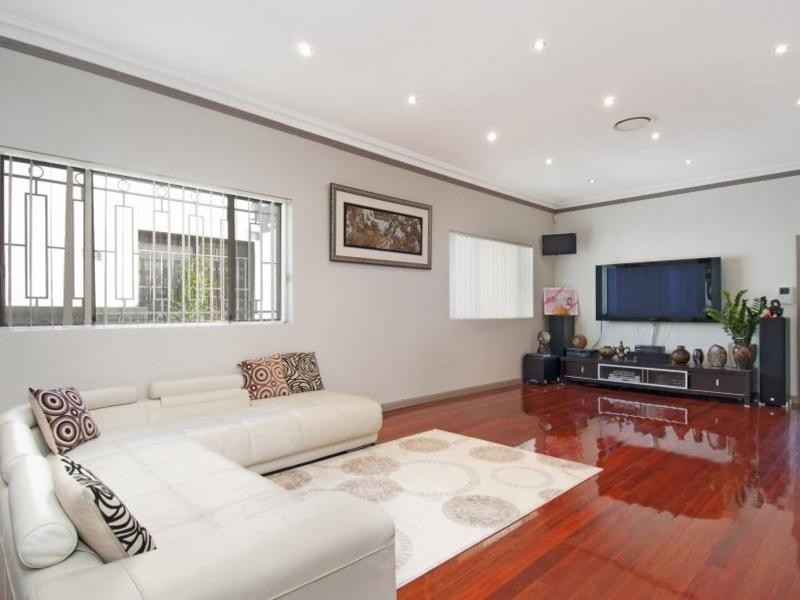 5 Cressy St, Canterbury NSW 2193
