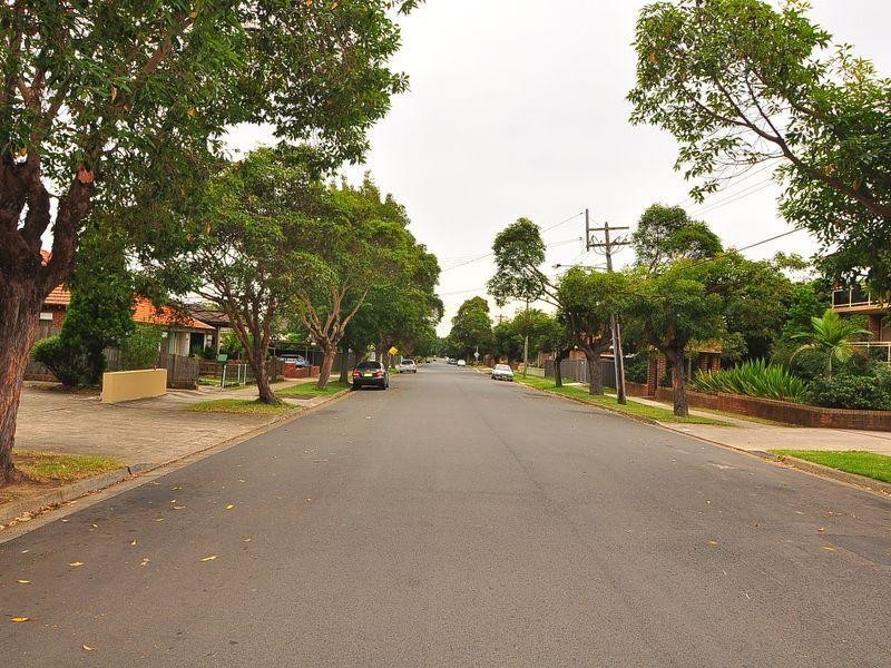 8 THIRD AVE, Campsie NSW 2194