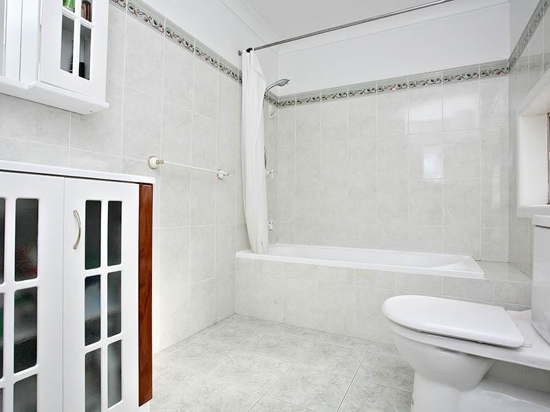 4 Farrell Rd, Kingsgrove NSW 2208