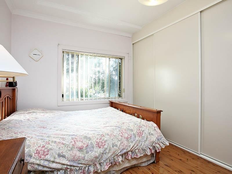4 Farrell Rd, Kingsgrove NSW 2208