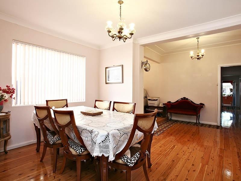 4 Farrell Rd, Kingsgrove NSW 2208