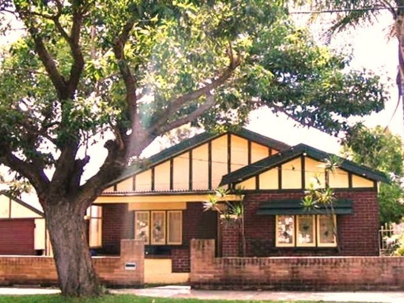 8 Renown Ave, Wiley Park NSW 2195