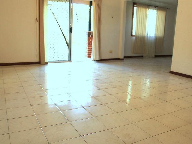 1/152a Hillcrest Ave, Greenacre NSW 2190