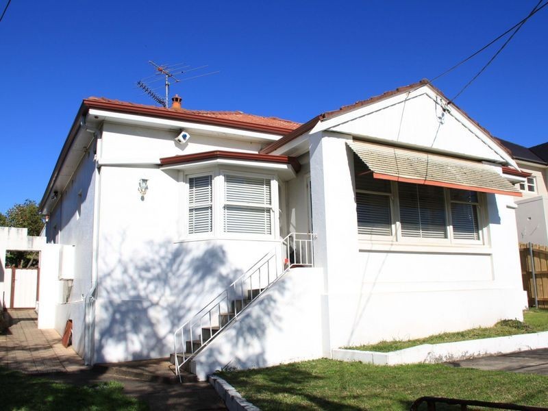 54 Prince Eward Ave, Earlwood NSW 2206