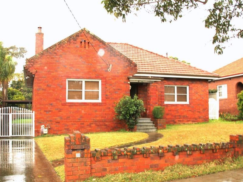 10 St Elmo Pde, Kingsgrove NSW 2208