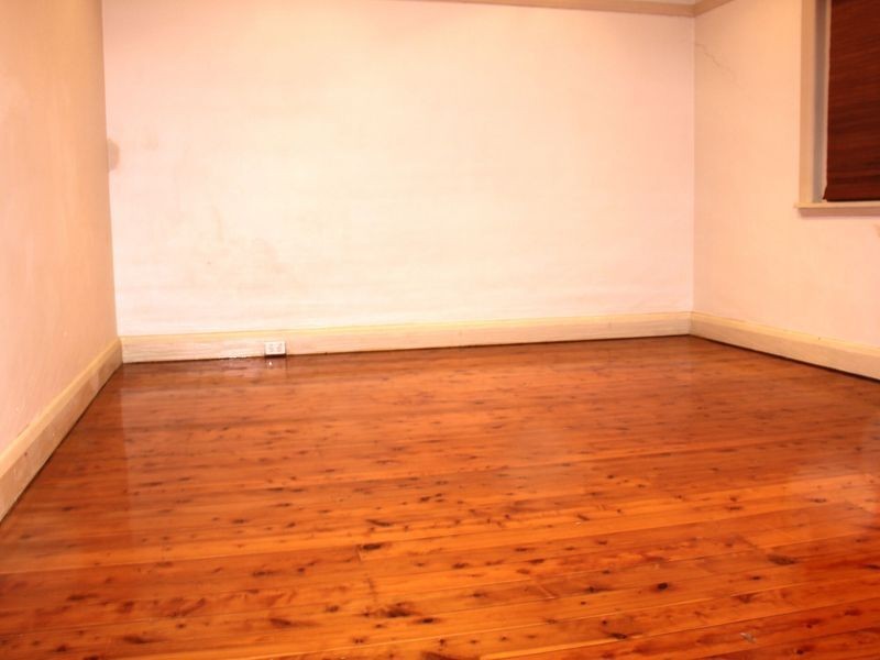 10 St Elmo Pde, Kingsgrove NSW 2208