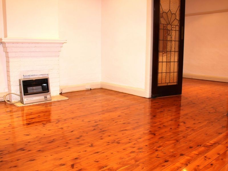 10 St Elmo Pde, Kingsgrove NSW 2208