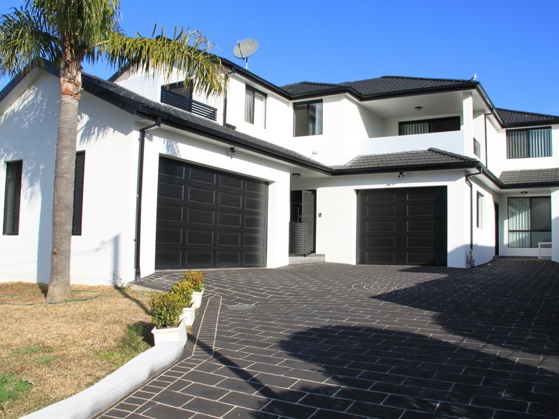 172 Juno Pde, Greenacre NSW 2190