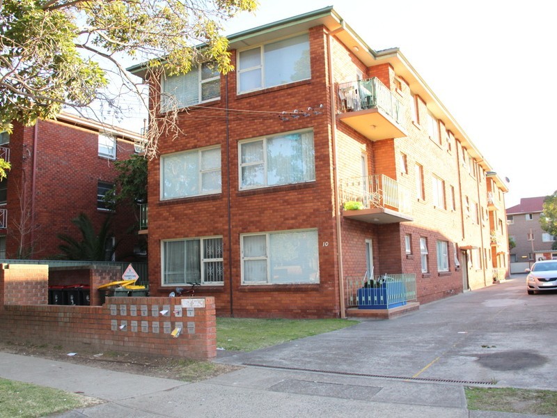 15/10 Fourth Ave, Campsie NSW 2194