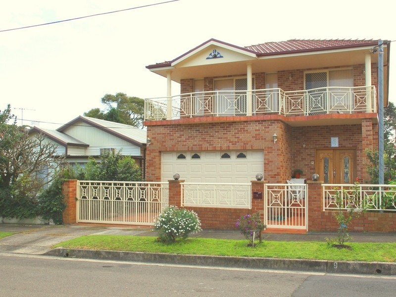 9 Barnes Ave, Earlwood NSW 2206