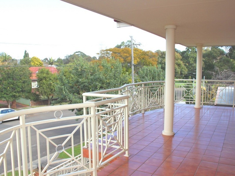 9 Barnes Ave, Earlwood NSW 2206
