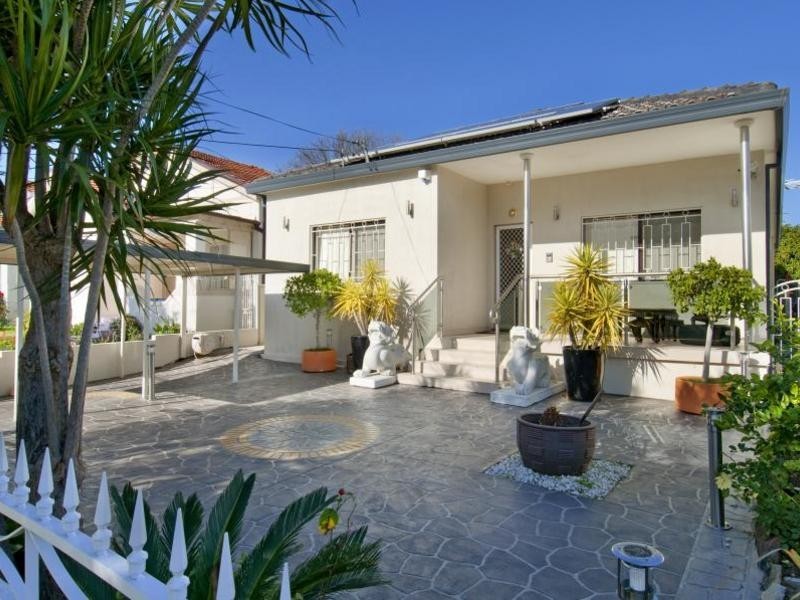 5 Cressy St, Canterbury NSW 2193