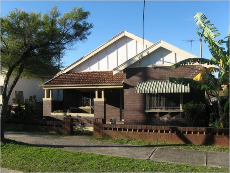 29 Lincoln St, Campsie NSW 2194