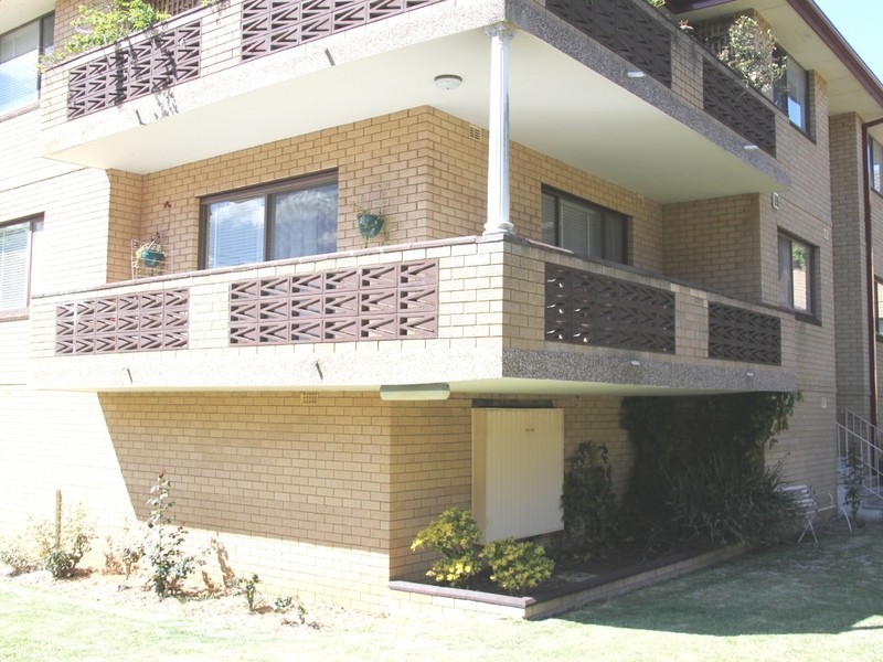 28 Claremont St, Campsie NSW 2194