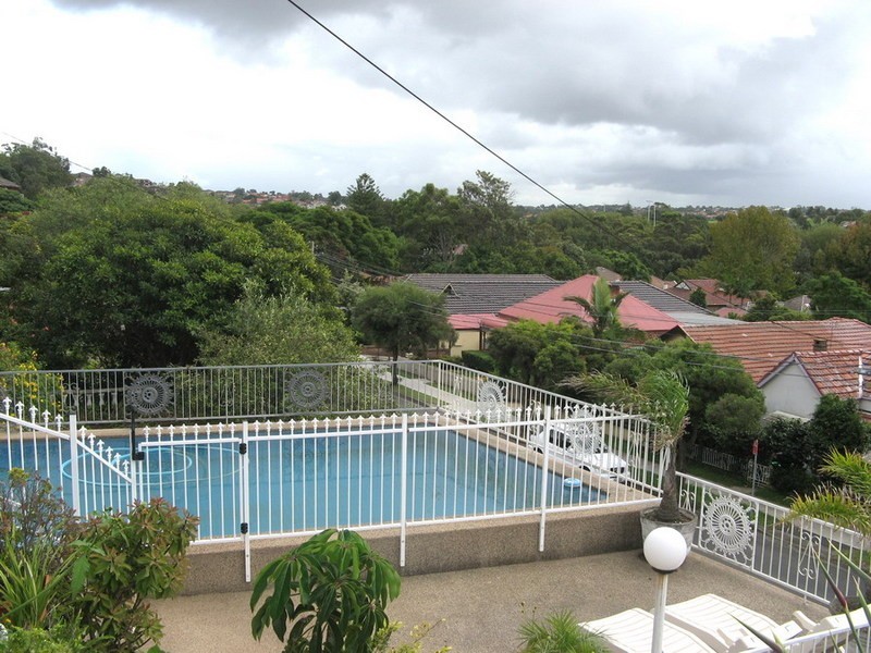 48 Undercliffe Rd, Earlwood NSW 2206