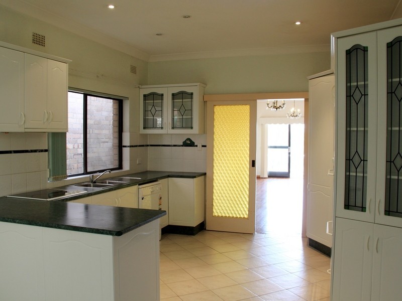 48 Undercliffe Rd, Earlwood NSW 2206