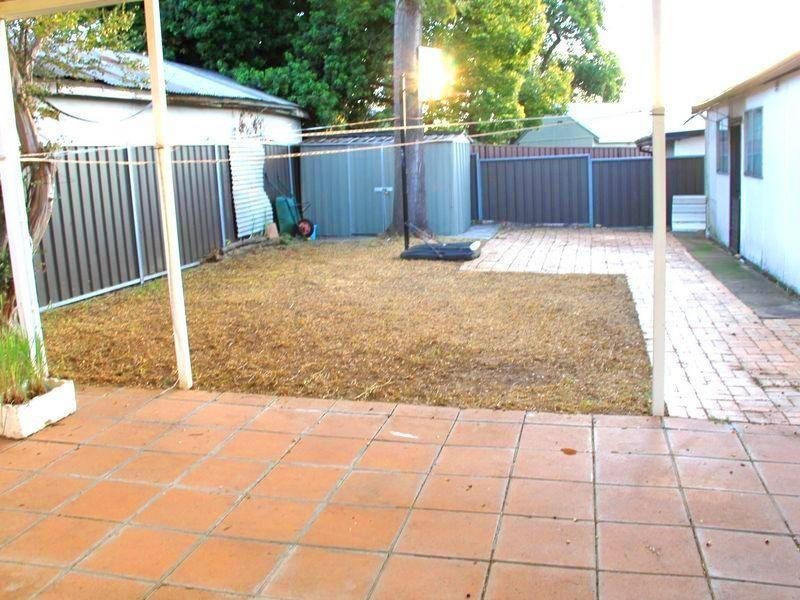 86 Hillcrest Ave, Greenacre NSW 2190