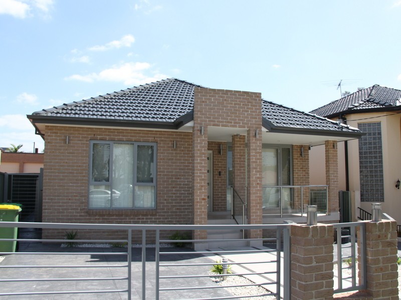 18 Valencia St, Greenacre NSW 2190