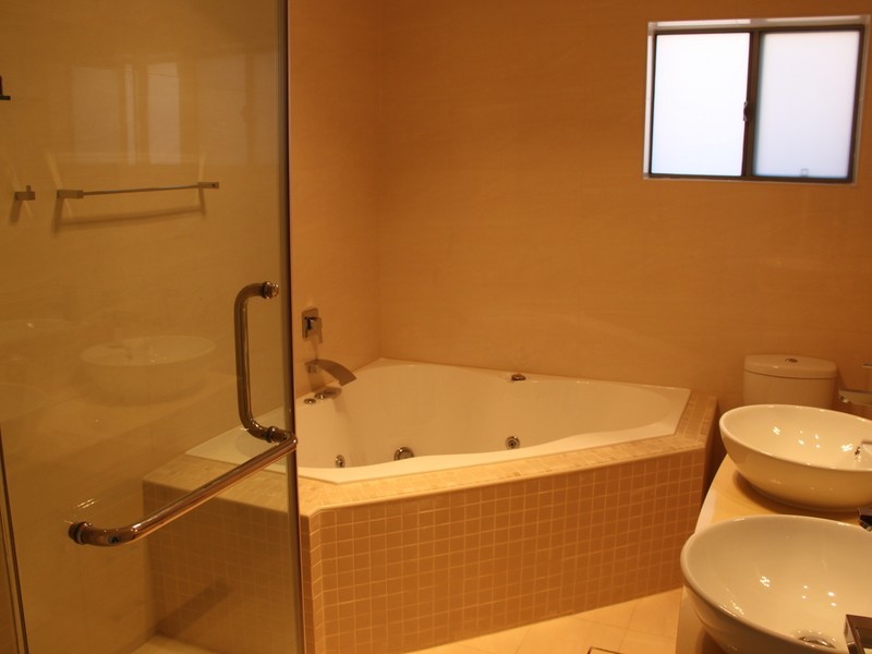 18 Valencia St, Greenacre NSW 2190