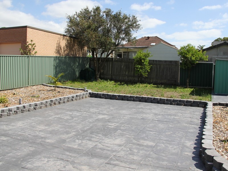 18 Valencia St, Greenacre NSW 2190