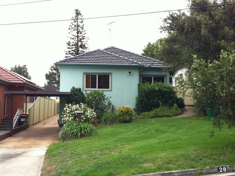 28 Glamis St, Kingsgrove NSW 2208