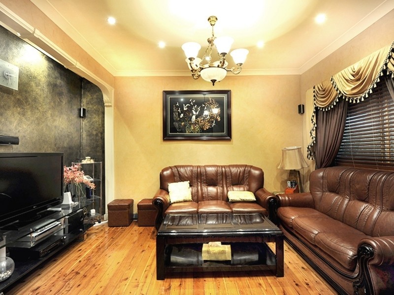 77 Juno Pde, Greenacre NSW 2190