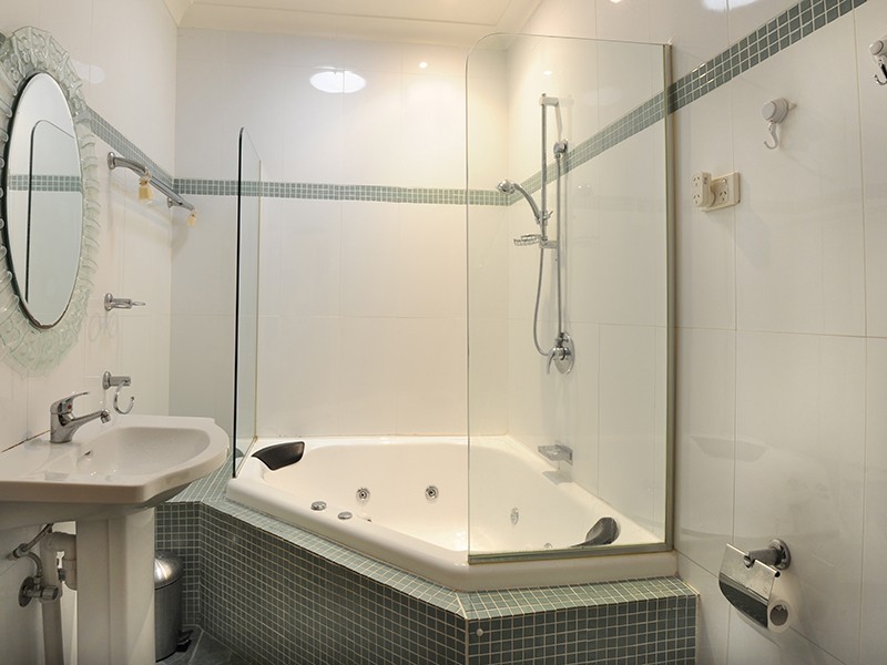 77 Juno Pde, Greenacre NSW 2190