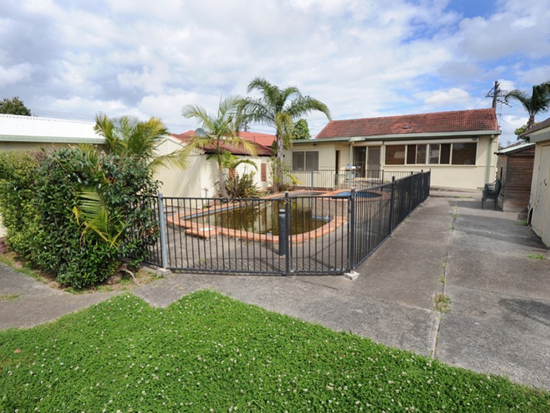 77 Juno Pde, Greenacre NSW 2190