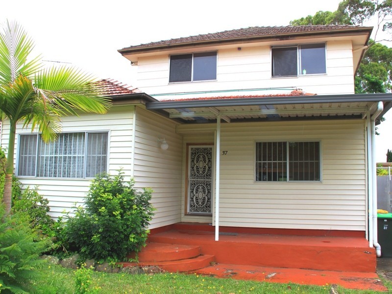 37 Viola St, Punchbowl NSW 2196