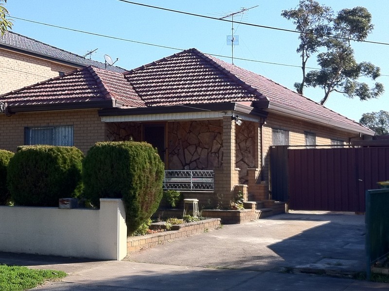 41 Pomona St, Greenacre NSW 2190