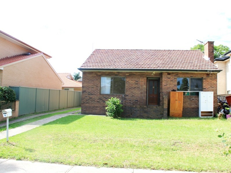 4 Forrester St, Kingsgrove NSW 2208