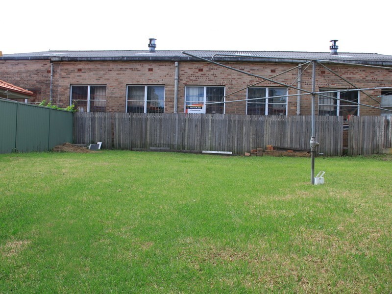 4 Forrester St, Kingsgrove NSW 2208